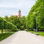 Newly Refurbished Lukiskiu Square Apartment By Reside Baltic
