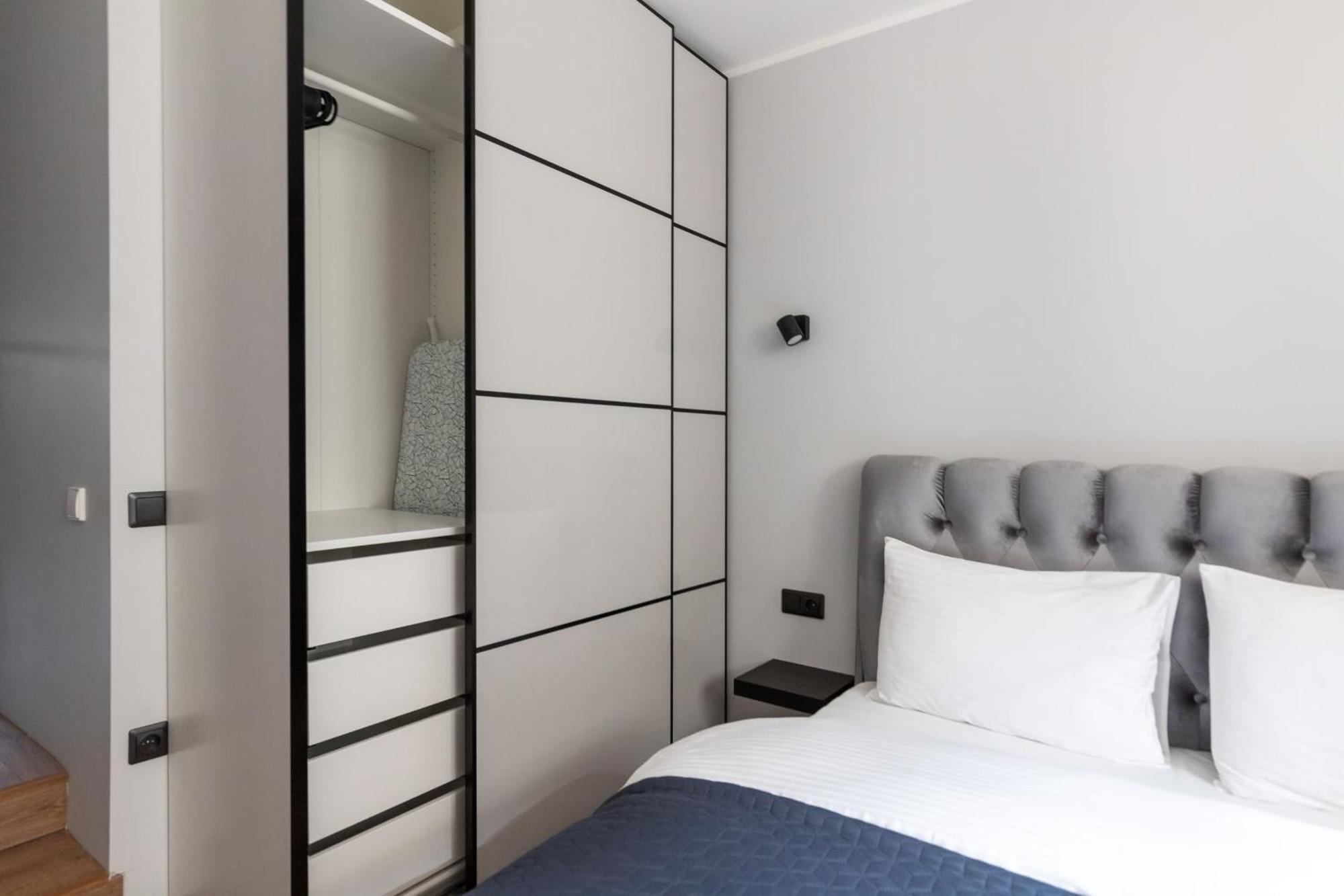 Newly Refurbished Lukiskiu Square By Reside Baltic Apartment