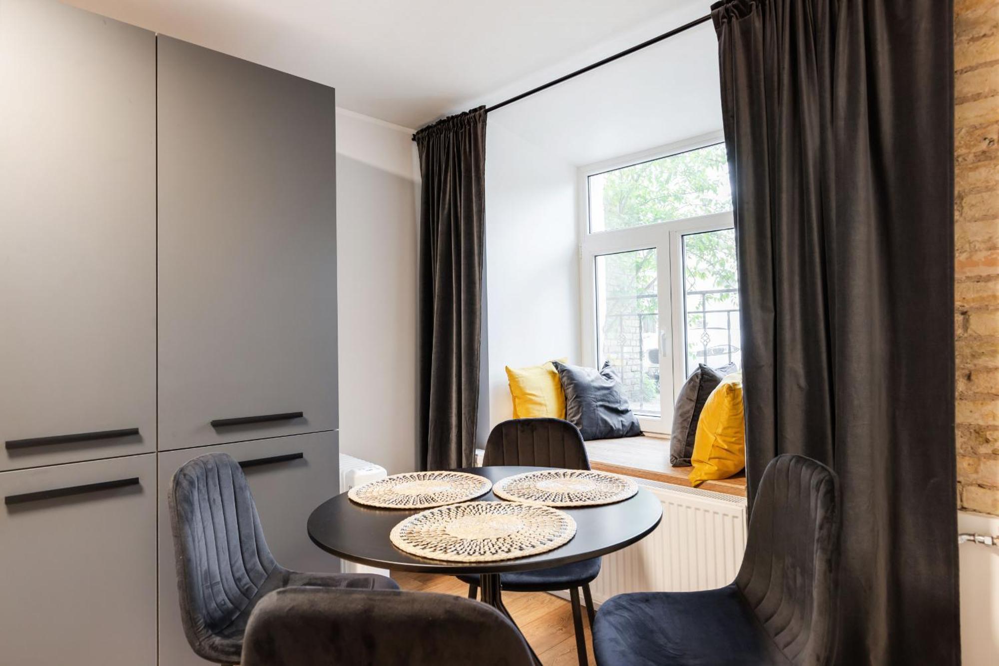 Apartment Newly Refurbished Lukiskiu Square By Reside Baltic